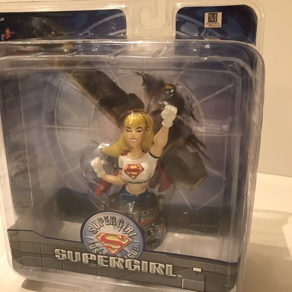 Supergirl 2005 Monogram DC Justice League Paperweight Statue Figure Figurine - Picture 4 of 9